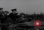 Standbild Eisenhower mit Marlene Dietrich Mourmelon le Grand France, 1945, aus Sekunde 7 historischem Filmmaterial Videoclip 65675079999