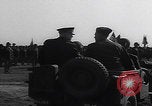 Standbild Eisenhower mit Marlene Dietrich Mourmelon le Grand France, 1945, aus Sekunde 13 historischem Filmmaterial Videoclip 65675079999