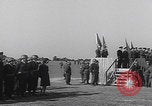 Standbild Eisenhower mit Marlene Dietrich Mourmelon le Grand France, 1945, aus Sekunde 22 historischem Filmmaterial Videoclip 65675079999