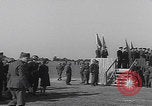 Standbild Eisenhower mit Marlene Dietrich Mourmelon le Grand France, 1945, aus Sekunde 23 historischem Filmmaterial Videoclip 65675079999