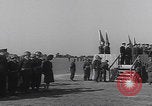 Standbild Eisenhower mit Marlene Dietrich Mourmelon le Grand France, 1945, aus Sekunde 24 historischem Filmmaterial Videoclip 65675079999