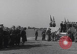 Standbild Eisenhower mit Marlene Dietrich Mourmelon le Grand France, 1945, aus Sekunde 25 historischem Filmmaterial Videoclip 65675079999