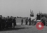 Standbild Eisenhower mit Marlene Dietrich Mourmelon le Grand France, 1945, aus Sekunde 26 historischem Filmmaterial Videoclip 65675079999