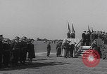 Standbild Eisenhower mit Marlene Dietrich Mourmelon le Grand France, 1945, aus Sekunde 29 historischem Filmmaterial Videoclip 65675079999