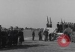 Standbild Eisenhower mit Marlene Dietrich Mourmelon le Grand France, 1945, aus Sekunde 31 historischem Filmmaterial Videoclip 65675079999