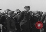 Standbild Eisenhower mit Marlene Dietrich Mourmelon le Grand France, 1945, aus Sekunde 32 historischem Filmmaterial Videoclip 65675079999