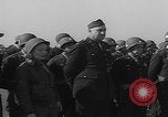 Standbild Eisenhower mit Marlene Dietrich Mourmelon le Grand France, 1945, aus Sekunde 34 historischem Filmmaterial Videoclip 65675079999