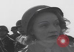 Standbild Eisenhower mit Marlene Dietrich Mourmelon le Grand France, 1945, aus Sekunde 36 historischem Filmmaterial Videoclip 65675079999