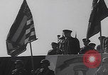 Standbild Eisenhower mit Marlene Dietrich Mourmelon le Grand France, 1945, aus Sekunde 60 historischem Filmmaterial Videoclip 65675079999