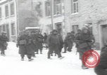 Image 347th troupes du régiment Saint-Hubert Belgique Saint Hubert Belgique, 1945, de la seconde 12 séquences d'archives historiques vidéo 65675080014