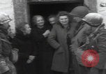 Image 347th troupes du régiment Saint-Hubert Belgique Saint Hubert Belgique, 1945, de la seconde 15 séquences d'archives historiques vidéo 65675080014