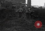 Image LES soldats AMÉRICAINS sauvent les Allemands blessés WW2 Weisweiler Allemagne, 1944, de la seconde 4 séquences d'archives historiques vidéo 65675080030