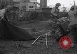 Image LES soldats AMÉRICAINS sauvent les Allemands blessés WW2 Weisweiler Allemagne, 1944, de la seconde 8 séquences d'archives historiques vidéo 65675080030