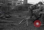 Image LES soldats AMÉRICAINS sauvent les Allemands blessés WW2 Weisweiler Allemagne, 1944, de la seconde 9 séquences d'archives historiques vidéo 65675080030