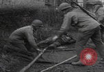 Image LES soldats AMÉRICAINS sauvent les Allemands blessés WW2 Weisweiler Allemagne, 1944, de la seconde 10 séquences d'archives historiques vidéo 65675080030