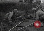 Image LES soldats AMÉRICAINS sauvent les Allemands blessés WW2 Weisweiler Allemagne, 1944, de la seconde 11 séquences d'archives historiques vidéo 65675080030