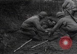 Image LES soldats AMÉRICAINS sauvent les Allemands blessés WW2 Weisweiler Allemagne, 1944, de la seconde 13 séquences d'archives historiques vidéo 65675080030