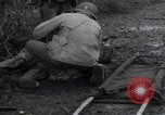 Image LES soldats AMÉRICAINS sauvent les Allemands blessés WW2 Weisweiler Allemagne, 1944, de la seconde 24 séquences d'archives historiques vidéo 65675080030
