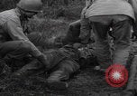 Image LES soldats AMÉRICAINS sauvent les Allemands blessés WW2 Weisweiler Allemagne, 1944, de la seconde 26 séquences d'archives historiques vidéo 65675080030