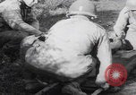 Image LES soldats AMÉRICAINS sauvent les Allemands blessés WW2 Weisweiler Allemagne, 1944, de la seconde 29 séquences d'archives historiques vidéo 65675080030