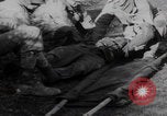 Image LES soldats AMÉRICAINS sauvent les Allemands blessés WW2 Weisweiler Allemagne, 1944, de la seconde 36 séquences d'archives historiques vidéo 65675080030