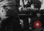 Image LES soldats AMÉRICAINS sauvent les Allemands blessés WW2 Weisweiler Allemagne, 1944, de la seconde 46 séquences d'archives historiques vidéo 65675080030