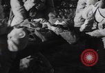 Image LES soldats AMÉRICAINS sauvent les Allemands blessés WW2 Weisweiler Allemagne, 1944, de la seconde 48 séquences d'archives historiques vidéo 65675080030
