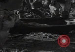 Image LES soldats AMÉRICAINS sauvent les Allemands blessés WW2 Weisweiler Allemagne, 1944, de la seconde 52 séquences d'archives historiques vidéo 65675080030