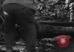 Image LES soldats AMÉRICAINS sauvent les Allemands blessés WW2 Weisweiler Allemagne, 1944, de la seconde 56 séquences d'archives historiques vidéo 65675080030