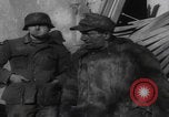 Image LES soldats AMÉRICAINS sauvent les Allemands blessés WW2 Weisweiler Allemagne, 1944, de la seconde 62 séquences d'archives historiques vidéo 65675080030