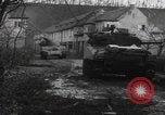 Standbild US-Truppen Panzer Weisweiler Deutschland Weisweiler Deutschland, 1944, aus Sekunde 17 historischem Filmmaterial Videoclip 65675080032