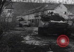 Standbild US-Truppen Panzer Weisweiler Deutschland Weisweiler Deutschland, 1944, aus Sekunde 18 historischem Filmmaterial Videoclip 65675080032