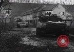 Standbild US-Truppen Panzer Weisweiler Deutschland Weisweiler Deutschland, 1944, aus Sekunde 19 historischem Filmmaterial Videoclip 65675080032
