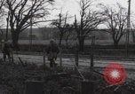 Standbild US-Truppen Panzer Weisweiler Deutschland Weisweiler Deutschland, 1944, aus Sekunde 27 historischem Filmmaterial Videoclip 65675080032