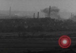 Standbild Volkenrath Deutschland Panzer feuern Zweiter Weltkrieg Volkenrath Deutschland, 1944, aus Sekunde 47 historischem Filmmaterial Videoclip 65675080033