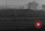 Standbild Volkenrath Deutschland Panzer feuern Zweiter Weltkrieg Volkenrath Deutschland, 1944, aus Sekunde 51 historischem Filmmaterial Videoclip 65675080033