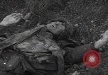 Standbild Tot US-Soldat Volkenrath Deutschland Zweiter Weltkrieg Volkenrath Deutschland, 1944, aus Sekunde 6 historischem Filmmaterial Videoclip 65675080034