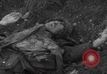 Standbild Tot US-Soldat Volkenrath Deutschland Zweiter Weltkrieg Volkenrath Deutschland, 1944, aus Sekunde 7 historischem Filmmaterial Videoclip 65675080034