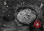 Standbild Tot US-Soldat Volkenrath Deutschland Zweiter Weltkrieg Volkenrath Deutschland, 1944, aus Sekunde 12 historischem Filmmaterial Videoclip 65675080034