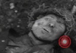 Standbild Tot US-Soldat Volkenrath Deutschland Zweiter Weltkrieg Volkenrath Deutschland, 1944, aus Sekunde 14 historischem Filmmaterial Videoclip 65675080034