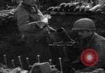Immagine di US mortaio squads sparando Germania Germania, 1944, secondo 39 filmato di repertorio 65675080037
