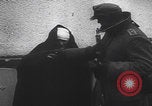 Immagine di Le truppe tedesche entrano nella città ricatturata WW2 Germania, 1944, secondo 24 filmato di repertorio 65675080056