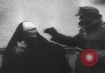 Immagine di Le truppe tedesche entrano nella città ricatturata WW2 Germania, 1944, secondo 27 filmato di repertorio 65675080056
