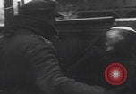 Immagine di Le truppe tedesche entrano nella città ricatturata WW2 Germania, 1944, secondo 30 filmato di repertorio 65675080056