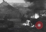 Immagine di Le truppe tedesche entrano nella città ricatturata WW2 Germania, 1944, secondo 34 filmato di repertorio 65675080056