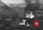 Immagine di Le truppe tedesche entrano nella città ricatturata WW2 Germania, 1944, secondo 35 filmato di repertorio 65675080056