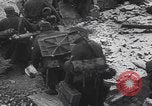 Immagine di Le truppe tedesche entrano nella città ricatturata WW2 Germania, 1944, secondo 42 filmato di repertorio 65675080056