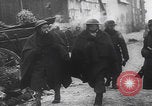 Immagine di Le truppe tedesche entrano nella città ricatturata WW2 Germania, 1944, secondo 47 filmato di repertorio 65675080056