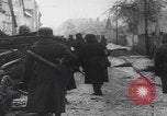 Immagine di Le truppe tedesche entrano nella città ricatturata WW2 Germania, 1944, secondo 51 filmato di repertorio 65675080056