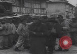 Immagine di Le truppe tedesche entrano nella città ricatturata WW2 Germania, 1944, secondo 58 filmato di repertorio 65675080056